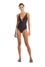 Carregar imagem no visualizador da galeria, Model Front: Blueman One-Piece Maio Fox Preto