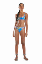 Carregar imagem no visualizador da galeria, Model Front: Blueman Top Top Bikini Joy Recanto