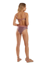 Carregar imagem no visualizador da galeria, Model Back: Blueman Bottom Bottom Florida Recorte Roxo
