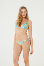 Carregar imagem no visualizador da galeria, Model Front: Blueman Top Top Triangle Angel Polen