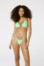 Carregar imagem no visualizador da galeria, Model Front: Blueman Top Top Wave Liso Neon Verde