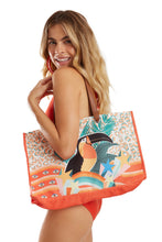 Carregar imagem no visualizador da galeria, Model Front: Blueman Beach Bag Bolsa Alca Ilhos Tropical Mess