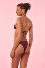 Carregar imagem no visualizador da galeria, Model Back: Blueman Bottom Bottom Vinho Fox-New-Tahity