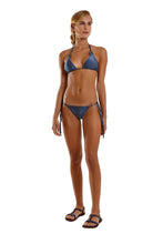 Carregar imagem no visualizador da galeria, Model Front: Blueman Top Top Liso Azul