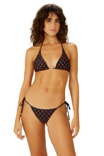 Carregar imagem no visualizador da galeria, Model Front: Blueman Top Top Preto Coracao-Especial