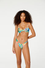 Carregar imagem no visualizador da galeria, Model Front: Blueman Top Top Pepe Delta Selvagem