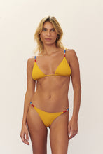 Carregar imagem no visualizador da galeria, Model Front: Blueman Bottom Bottom Seiva-Doce-Amarela Candy-Textura