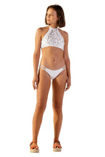 Carregar imagem no visualizador da galeria, Model Front: Blueman Top Top Ray Off White