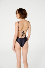 Carregar imagem no visualizador da galeria, Model Back: Blueman One-Piece Maio Malta Liso Preto