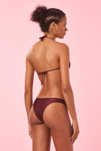 Carregar imagem no visualizador da galeria, Model Back: Blueman Bottom Bottom Vinho Berlim