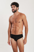 Carregar imagem no visualizador da galeria, Model Front: Blueman Sunga / Boxer Sunga Miami Liso Preto