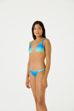 Carregar imagem no visualizador da galeria, Model Front: Blueman Top Top Malibu Degrade Sky
