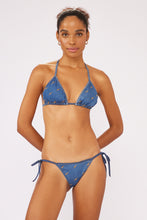 Carregar imagem no visualizador da galeria, Model Front: Blueman Set Set Jeans Triangulo-Vies Lacinho-Vies