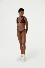 Carregar imagem no visualizador da galeria, Model Front: Blueman Top Top Zuma Liso Preto