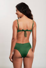 Carregar imagem no visualizador da galeria, Model Back: Blueman One-Piece Green Textured Quenia