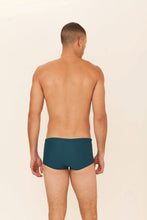 Carregar imagem no visualizador da galeria, Model Back: Blueman Sunga / Boxer Sunga Army Fit Liso Verde
