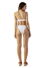 Carregar imagem no visualizador da galeria, Model Back: Blueman Top Top Light Branco
