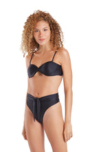 Carregar imagem no visualizador da galeria, Model Front: Blueman Top Top Latino Color Preto