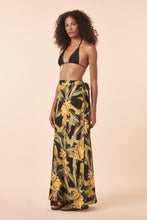 Carregar imagem no visualizador da galeria, Model Front: Blueman Beach Skirt Musa Mambo