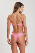 Carregar imagem no visualizador da galeria, Model Back: Blueman Top Top Rosa Perfume
