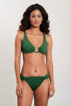 Carregar imagem no visualizador da galeria, Model Front: Blueman Top Top Green Camiseta-Quenia