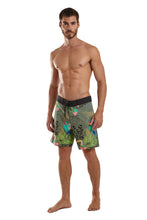 Carregar imagem no visualizador da galeria, Model Front: Blueman Boardshort Bermuda Midi Pkt Praia Florestinha Verde