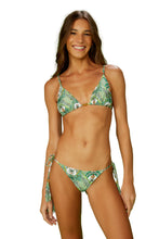 Carregar imagem no visualizador da galeria, Model Front: Blueman Bottom Bottom Azulejaria Lacinho-Tahiti