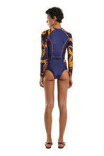 Carregar imagem no visualizador da galeria, Model Back: Blueman Bottom Bottom Board Bold Leafs