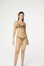 Carregar imagem no visualizador da galeria, Model Front: Blueman Bottom Bottom Mini Beauty Pintada