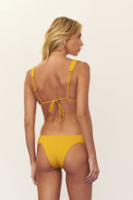 Carregar imagem no visualizador da galeria, Model Back: Blueman Bottom Bottom Seiva-Doce-Amarela New-Pacifico