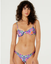 Carregar imagem no visualizador da galeria, Gallery: Blueman Set High Pepe Pepe Apiculae