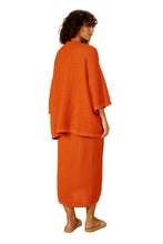 Carregar imagem no visualizador da galeria, Model Back: Blueman Kaftans / Cover Ups Laranja-Tricot Kimono