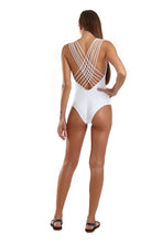Carregar imagem no visualizador da galeria, Model Back: Blueman One-Piece Maio Capri Branco