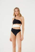 Carregar imagem no visualizador da galeria, Model Front: Blueman One-Piece Maio Missy Color Ver24 Preto