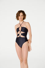 Carregar imagem no visualizador da galeria, Model Front: Blueman One-Piece Maio Paola Liso Preto
