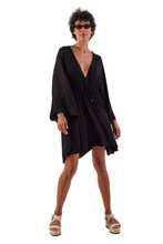 Carregar imagem no visualizador da galeria, Model Front: Blueman Maxi Dresses New Equilibrio Liso Preto