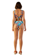 Carregar imagem no visualizador da galeria, Model Back: Blueman One-Piece Noruega Vanuatu