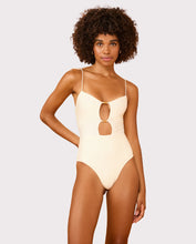 Carregar imagem no visualizador da galeria, Model Front: Blueman One-Piece Perola Maio Nina