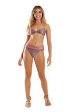 Carregar imagem no visualizador da galeria, Model Front: Blueman Top Top Bardot Bicolor Roxo