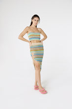 Carregar imagem no visualizador da galeria, Model Front: Blueman Beach Top Top Crochet Listras
