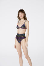 Carregar imagem no visualizador da galeria, Model Front: Blueman Top Top Friso Raios Degrade