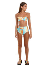 Carregar imagem no visualizador da galeria, Model Front: Blueman Top Top Hot Taca Granita