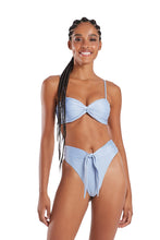 Carregar imagem no visualizador da galeria, Model Front: Blueman Top Top Latino Color Azul