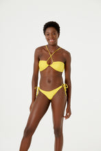 Carregar imagem no visualizador da galeria, Model Front: Blueman Top Top Surfista Liso Alt23 Amarelo