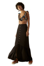 Carregar imagem no visualizador da galeria, Model Front: Blueman Beach Skirt Talia Preto
