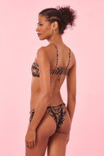 Carregar imagem no visualizador da galeria, Model Back: Blueman Top Top Aina Duna
