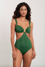 Carregar imagem no visualizador da galeria, Model Front: Blueman One-Piece Green Textured Quenia
