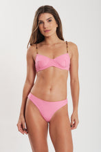 Carregar imagem no visualizador da galeria, Model Front: Blueman Bottom Bottom Rosa Arriba
