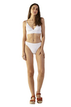 Carregar imagem no visualizador da galeria, Model Front: Blueman Top Top Light Branco
