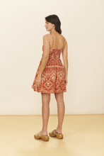 Carregar imagem no visualizador da galeria, Model Back: Blueman Mini Dress Dress Resina Brisa-Suave
